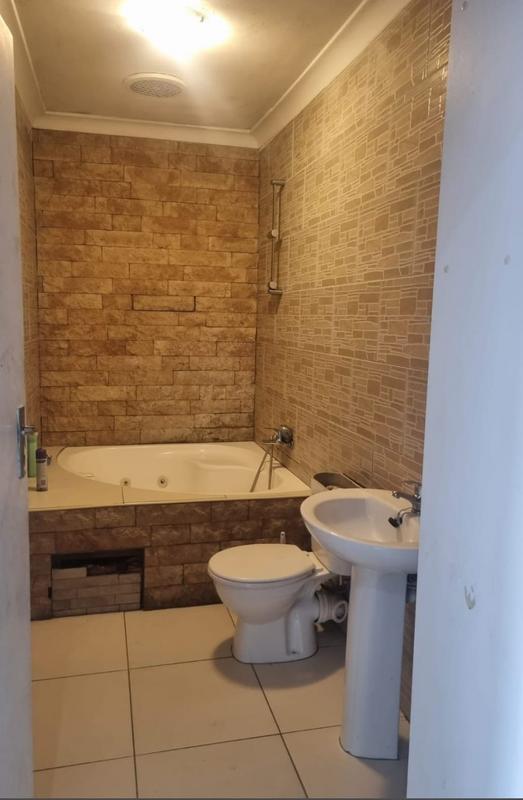 3 Bedroom Property for Sale in Goodwood Central Western Cape